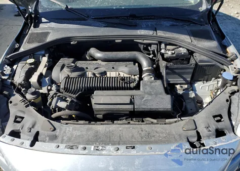 2013 Volvo S60 T5 z USA, uszkodzony, nr VIN YV1612FS5D1227917